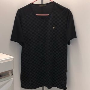 Men’s Louis Vuitton checkered tee